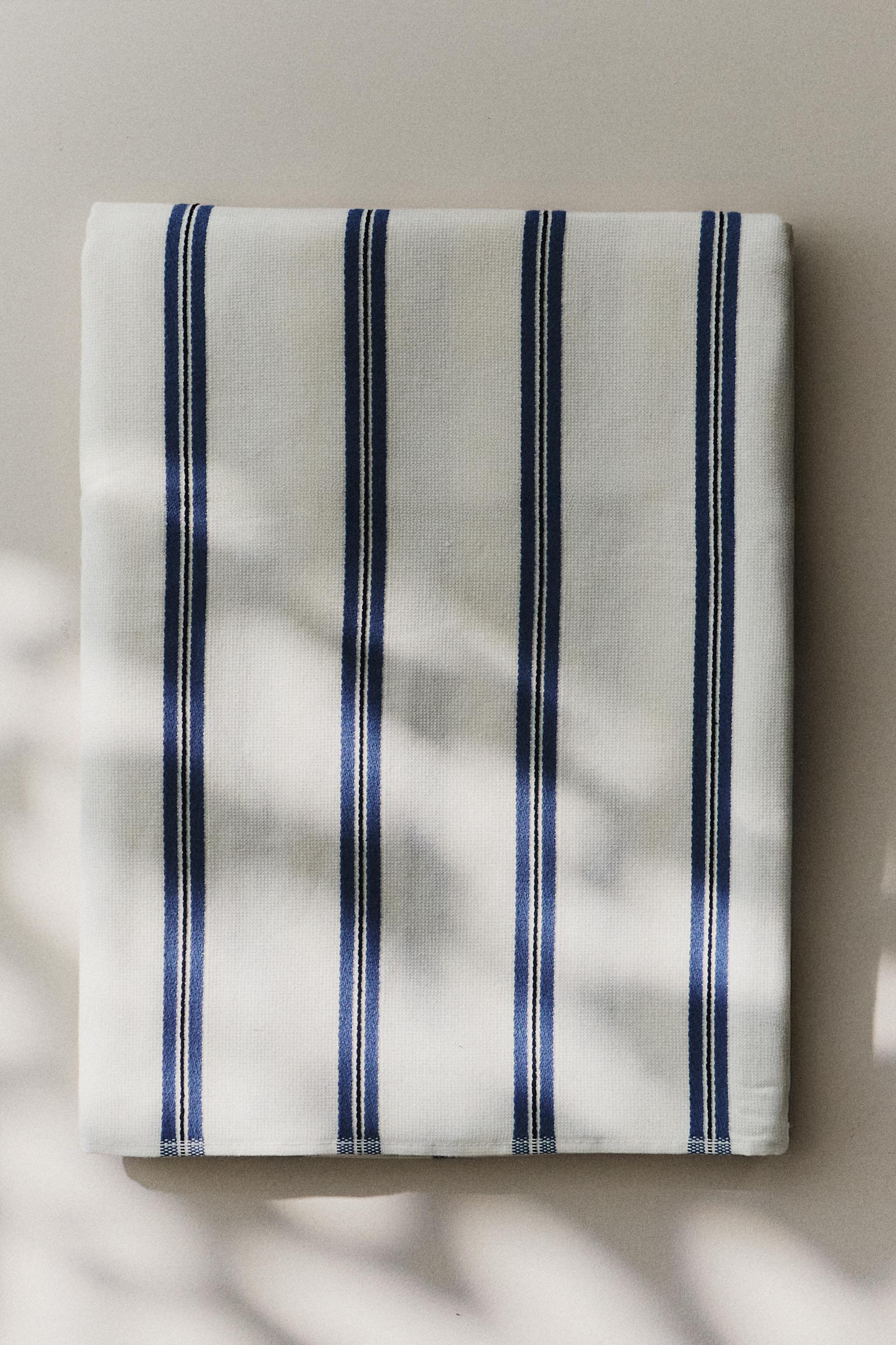 THIN STRIPED BEACH TOWEL